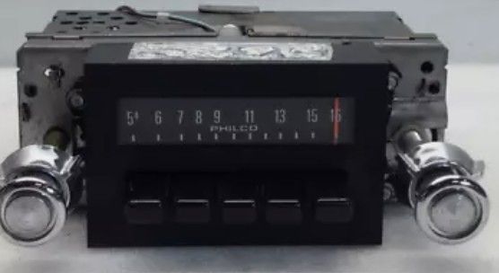 Original OEM 1970s Ford Am Radio Model E2af-18806
