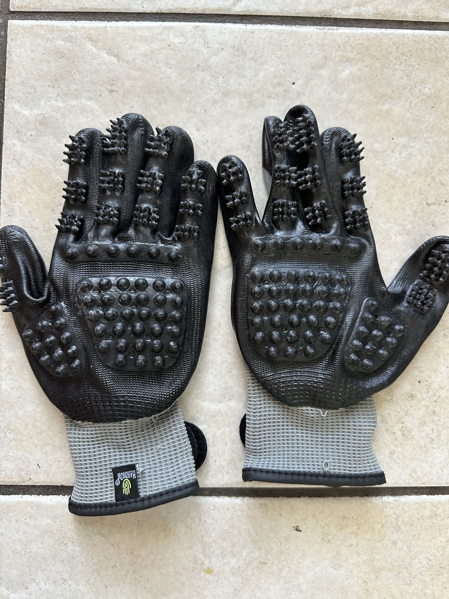 Hands On Pet Grooming Gloves medium