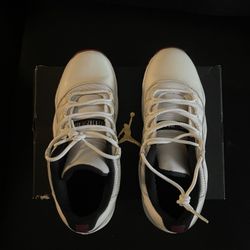 Jordan 11 Low cherry Bottoms
