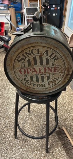 Sinclair rocker oil can