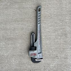 18” Milwaukee Pipe Wrench