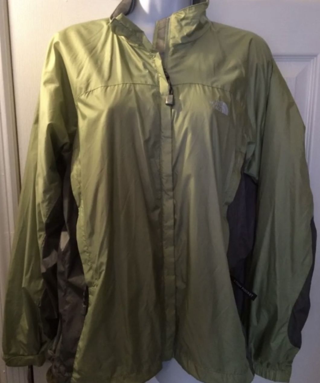 The North Face Windbreaker/Lightweight Packable Pockets(REDUCED PRICE)