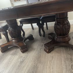 Dining Table 6  Or 8 Chairs 