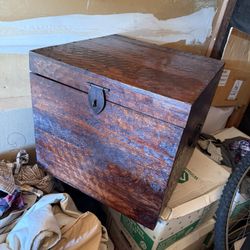 Rustic Vintage Wooden Storage Trunk/Blanket Chest - Hammered Lid, Metal Latch! (Minor Hinge Fix)