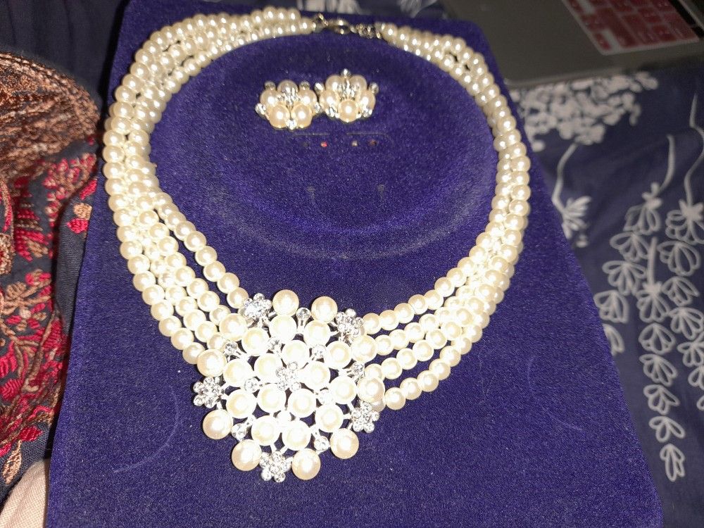 4 Tier Multilayer Pearls Necklace Set