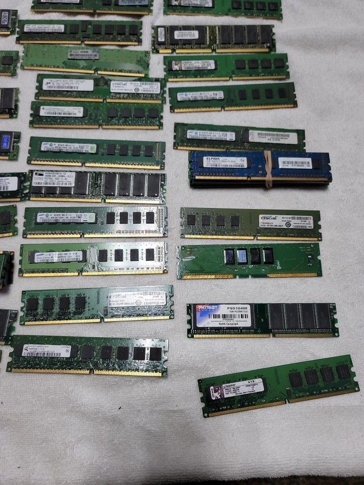 Gold Memory Scrap 2 Pounds Over 40 Pieces