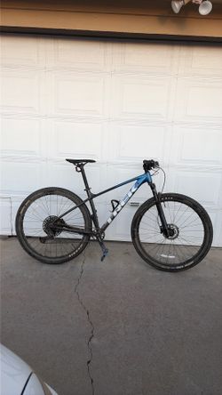 Trek Marlin 8 Mountain Bike