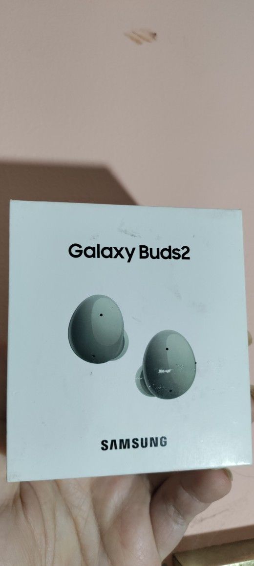 Samsung Galaxy Buds 2. 