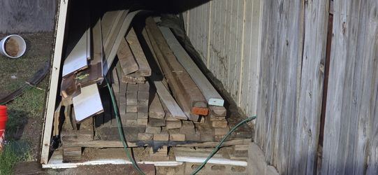 Lumber all 10' - 12' long