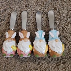 *NWT* Set Of 4 Easter Cermaic Bunny Gnome Cheese Spreaders