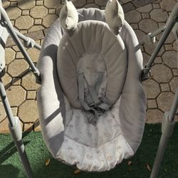 Graco Slim Spaces Compact Baby Swing, Space Saving Portable Bay Swing with Height Adjustable Legs & Soft Toys