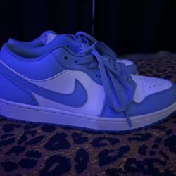 Jordan 1 Low university blue 