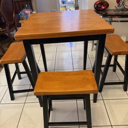 1 Solid wood table with 3 barstools 