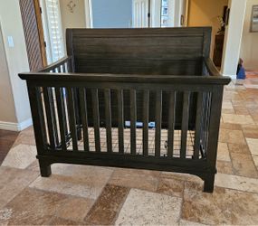 Westwood Taylor wood crib / day bed