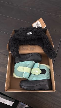 The North Face Toddler Winter Boots and beanie