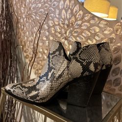 Naturalizer Rosetta, Alabaster, Snake Skin /Brown, Naturalizer Rosetta, Alabaster, Snake Skin Black/Brown, 8 1/2 Ankle Boots In Mint Condition $15