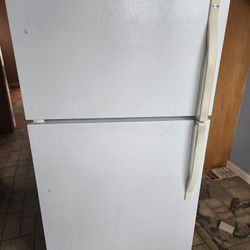 REFRIGERATOR 