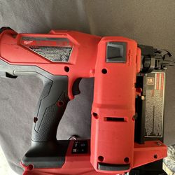 Milwaukee 18g Brad Nailer (2)