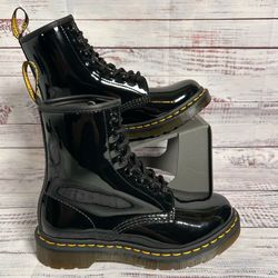 Dr. Martens Patent Leather Lace Up Black Boots Women’s Size 6