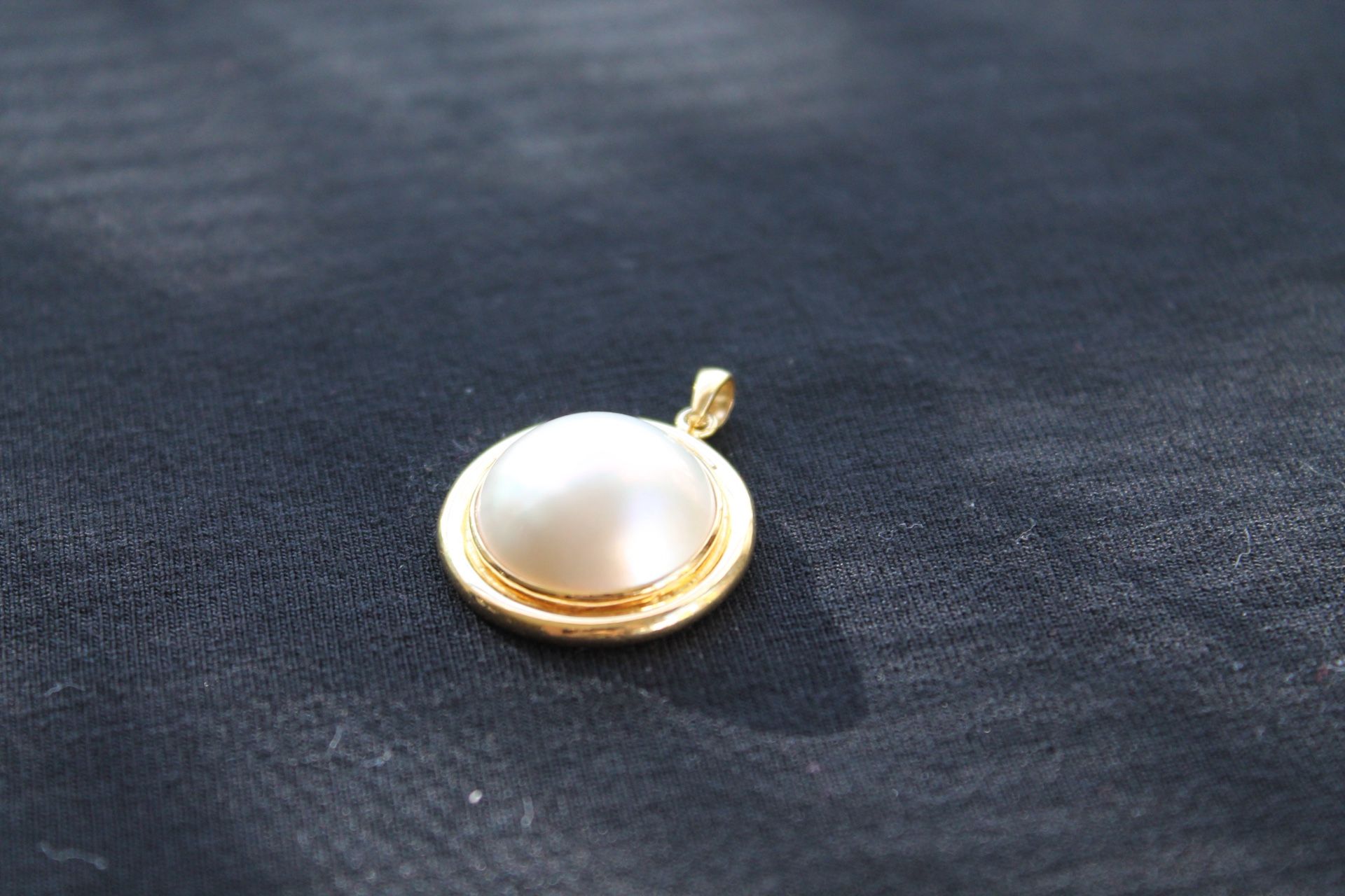 Vintage 18k Gold Mabe Pearl Pendant