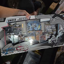 Pokemon Costco Heavy Hitters Black Bolt White Flare Box 12 Packs Cards Unova