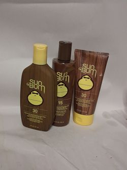 Bundle of sun bum sunscreen.