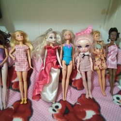 Barbie Lot Of 40 Dolls