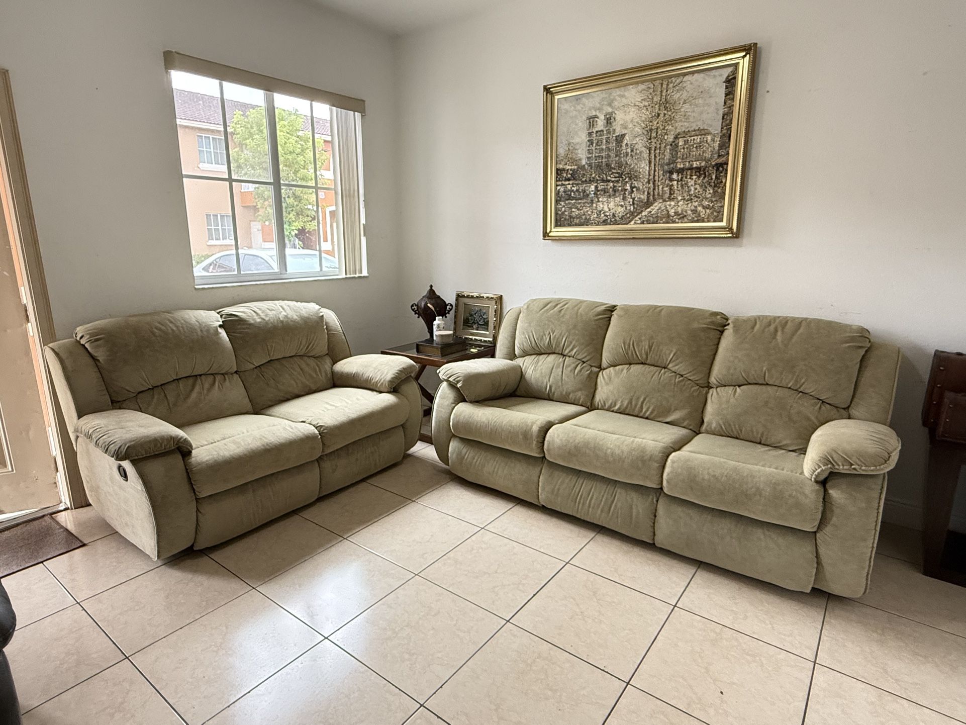 Living room set (2-seater reclining loveseat + 3-seater sofa that converts into a bed)