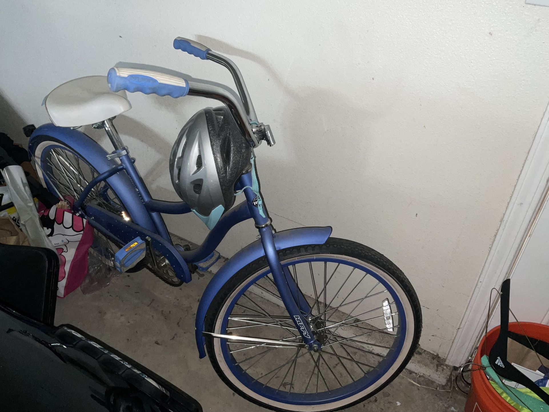 24" Huffy Cranbrook Girls' /Boys’ Cruiser Bike with Perfect Fit Frame, Ages 11+ Years,  24" Comes with Bike Helmet New Tires Flat Best Offer 