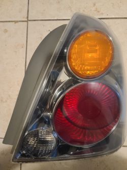 2006 Nissan Altima Tail Light