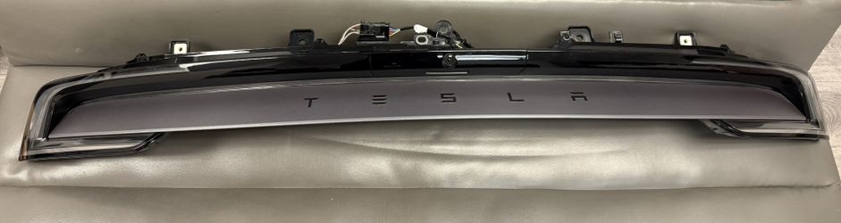 OEM Tesla MY 2025 Liftgate Lamp (contact info removed)-00-B