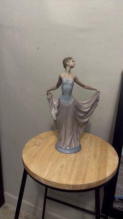 Dancer women figure lladro