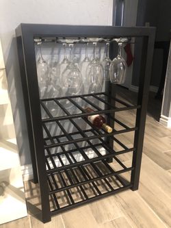 Armario de metal  Para  botellas de  licor  copas 