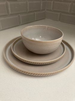 Stoneware Dinnerware Set – 12 Pieces