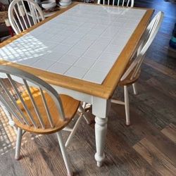 Kitchen table white excellent condition -Delivery available 