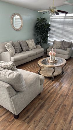 Couch set