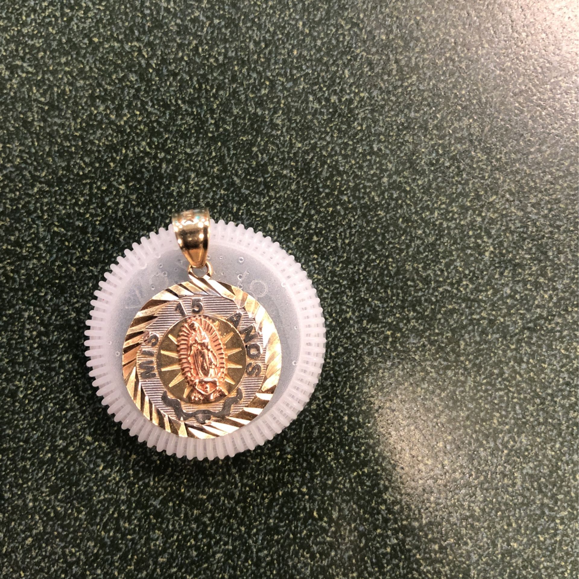 Gold pendant 