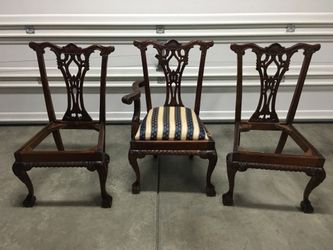 3- Beutiful antique mahogany dining table chairs good bones