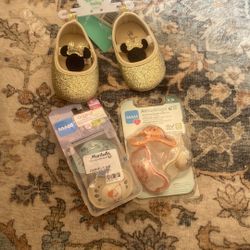 Baby Girl Clothes Bundle And Stuff 