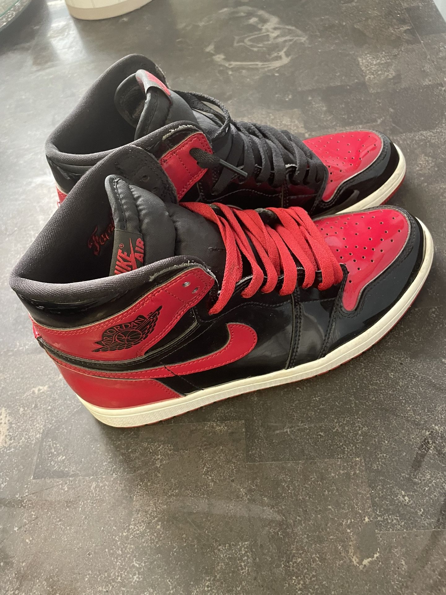 AIR JORDAN 1 RETRO HIGH OG “PATENT BRED” SIZE 9