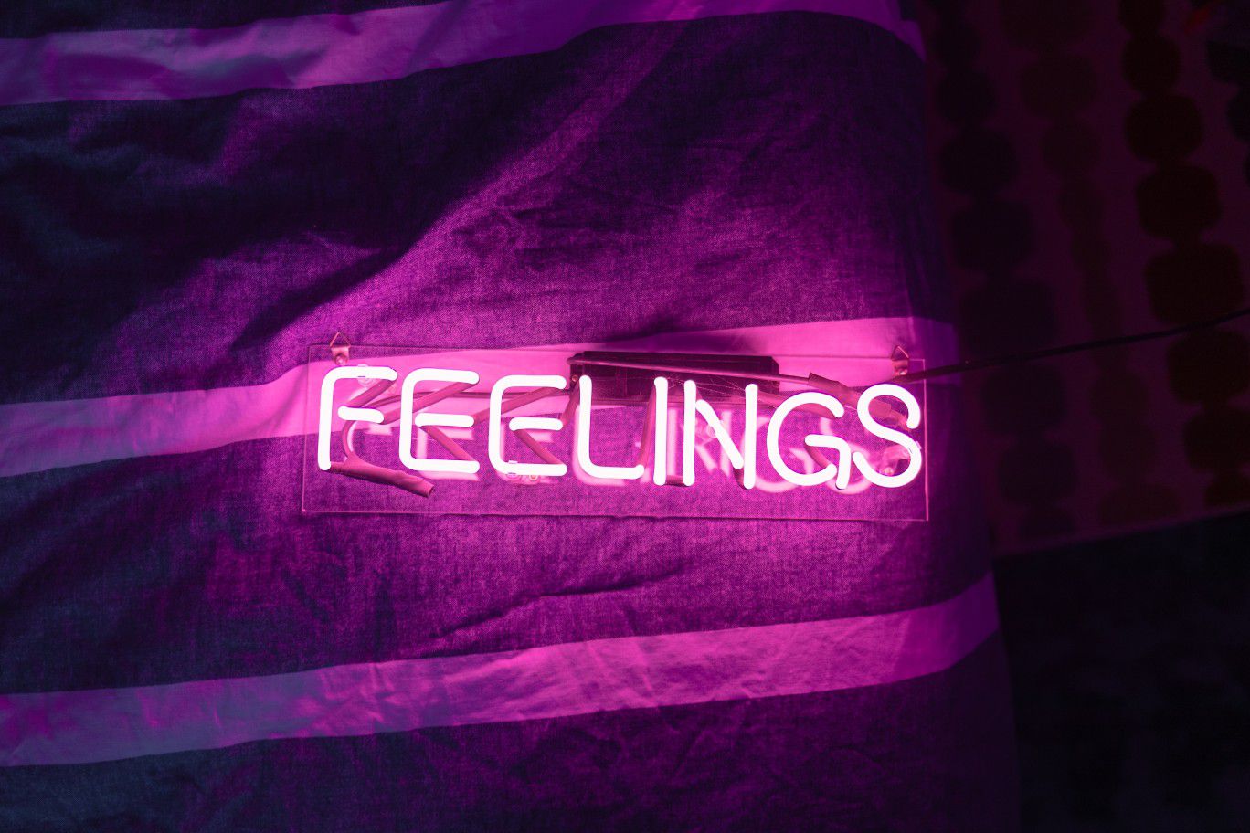 'Feelings' Pink Neon Sign