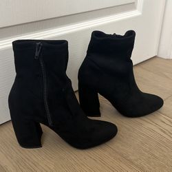 Steve Madden Reggie Booties Black Velvet 