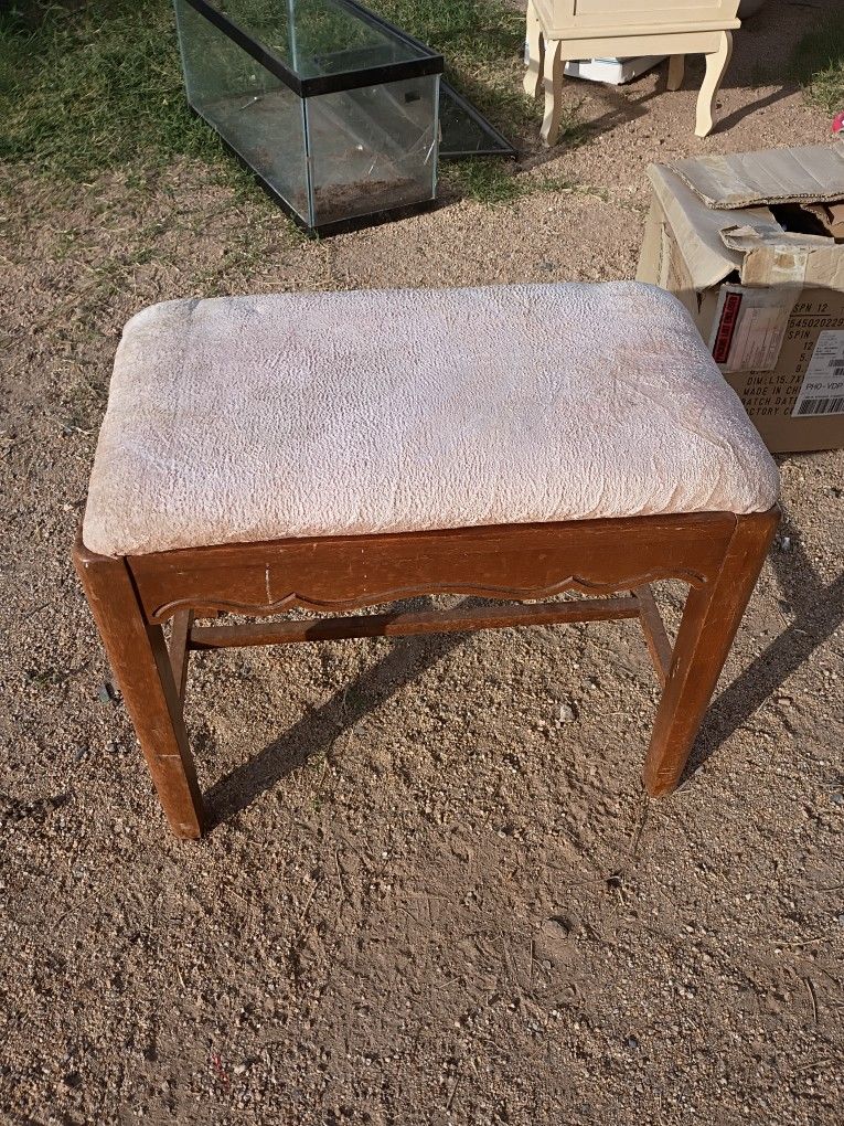 antique chair that went to an antique dressing table