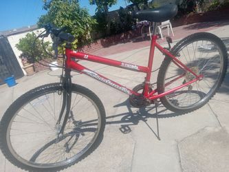 Roadmaster Bicycle  sz 26 wheels nice and clean