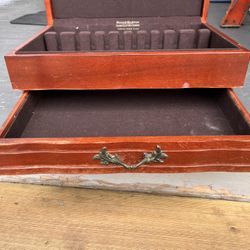 Beautiful designer make cutlery box lined with felt