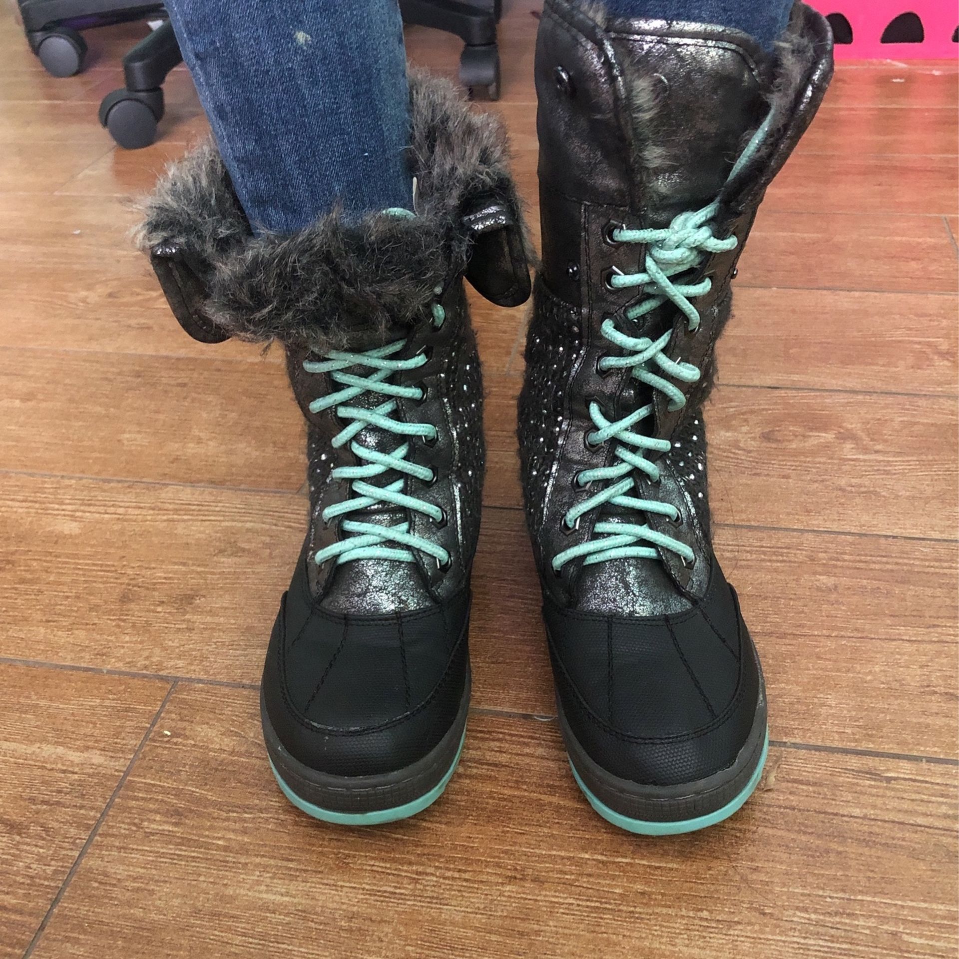 Justice snow Boots Size 5