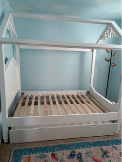 Princess full bed with twin trundle