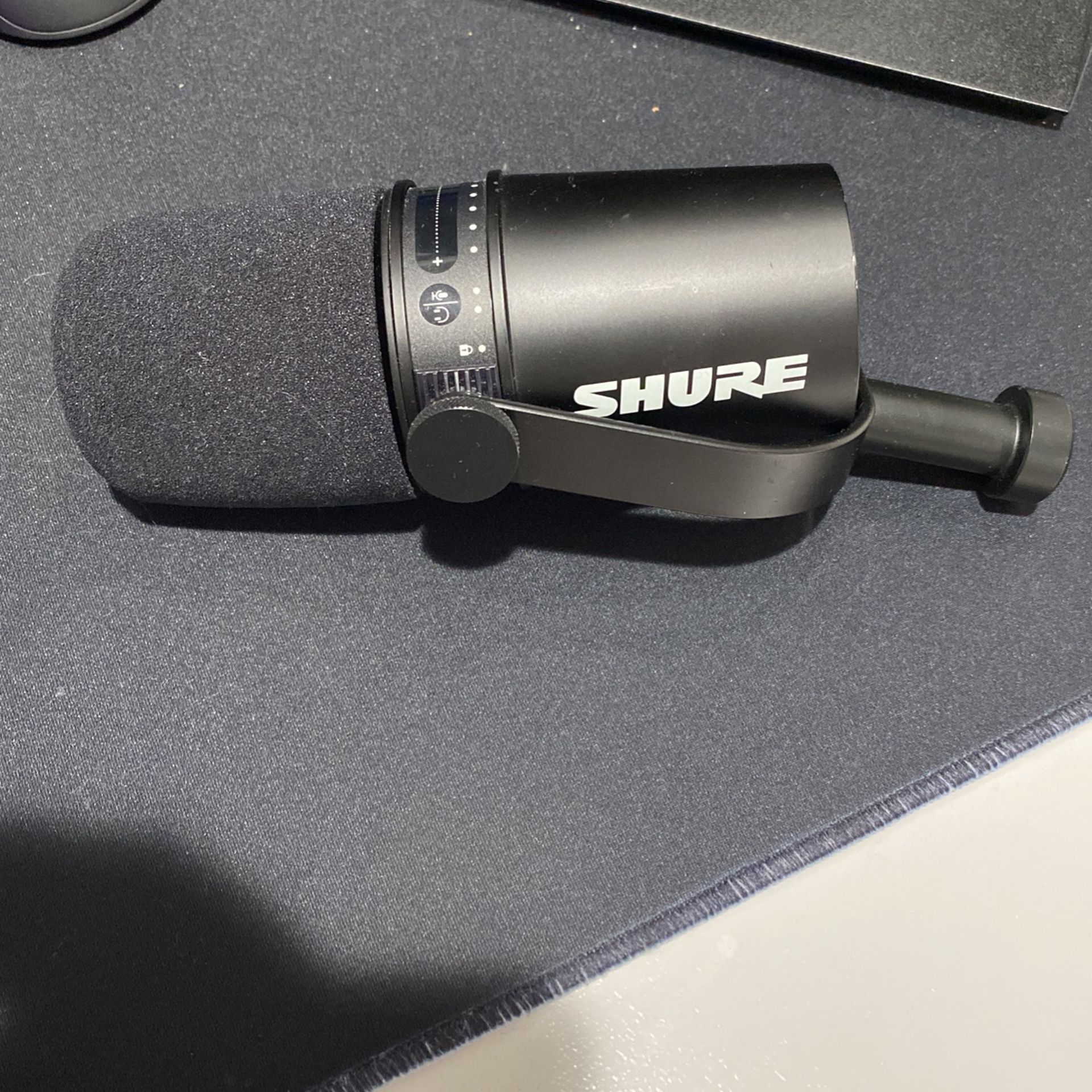 Shure MV7
