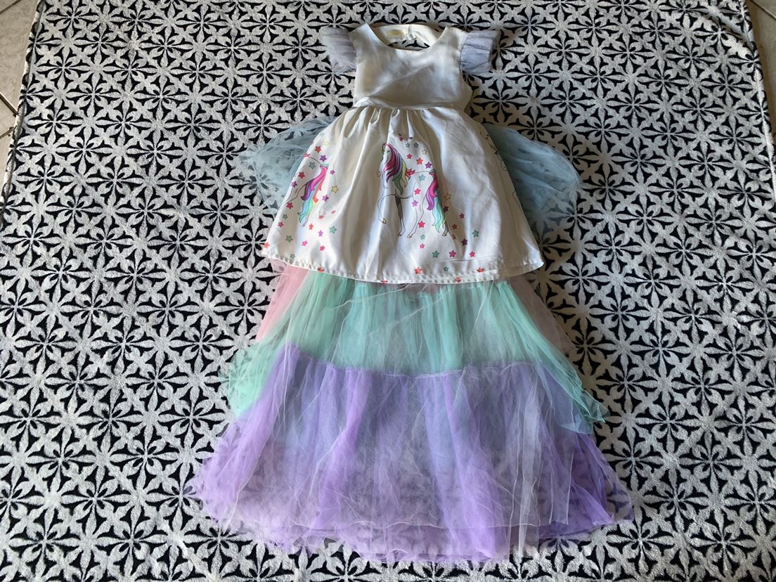 Beautiful Unicorn Dress / Costume Size 7-8 