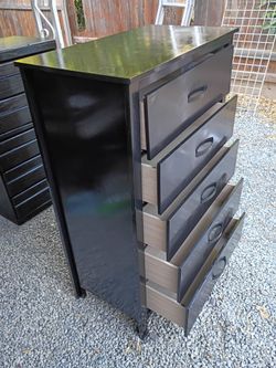 DRESSER